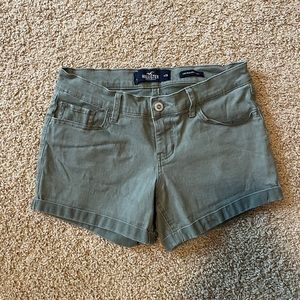 Hollister Junior’s Green Low-Rise Midi Short Size 3